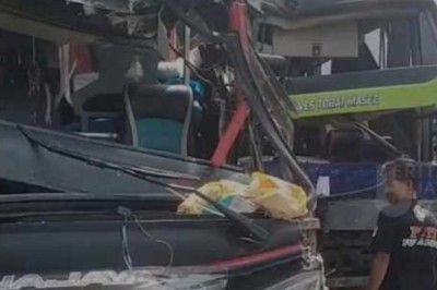 Bus Rombongan SMPN 1 Kepanjen Malang Terlibat Kecelakaan Beruntun di Karanganyar, Sejumlah Siswa Terluka - Suara Malang